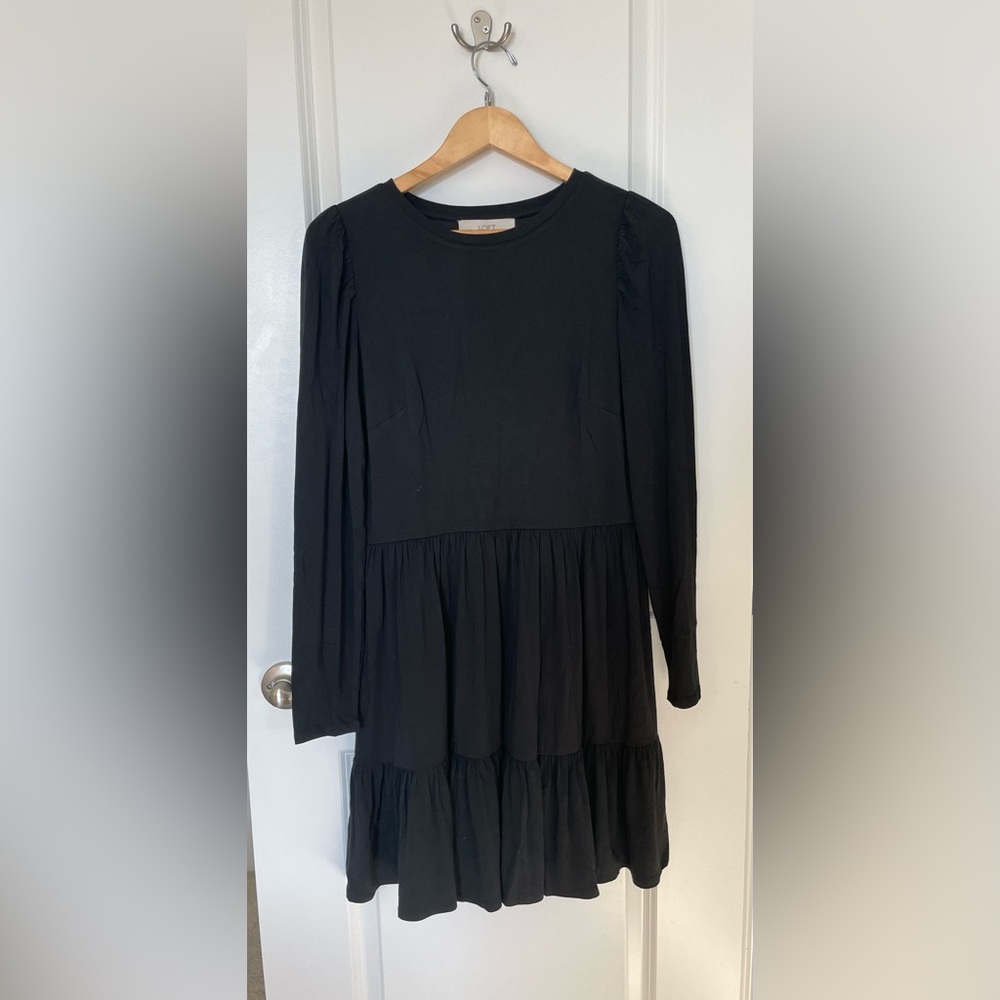 EUC! Loft long sleeve black dress. Size M.